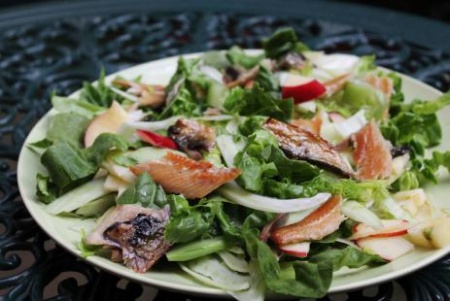 Рецепт салата из чечевицы с копченой рыбой