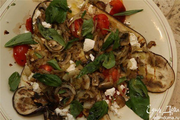 Рецепт - салат с шампиньонами, козьим сыром и баклажаном