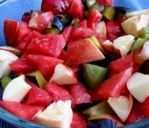 Салат летний с фруктами